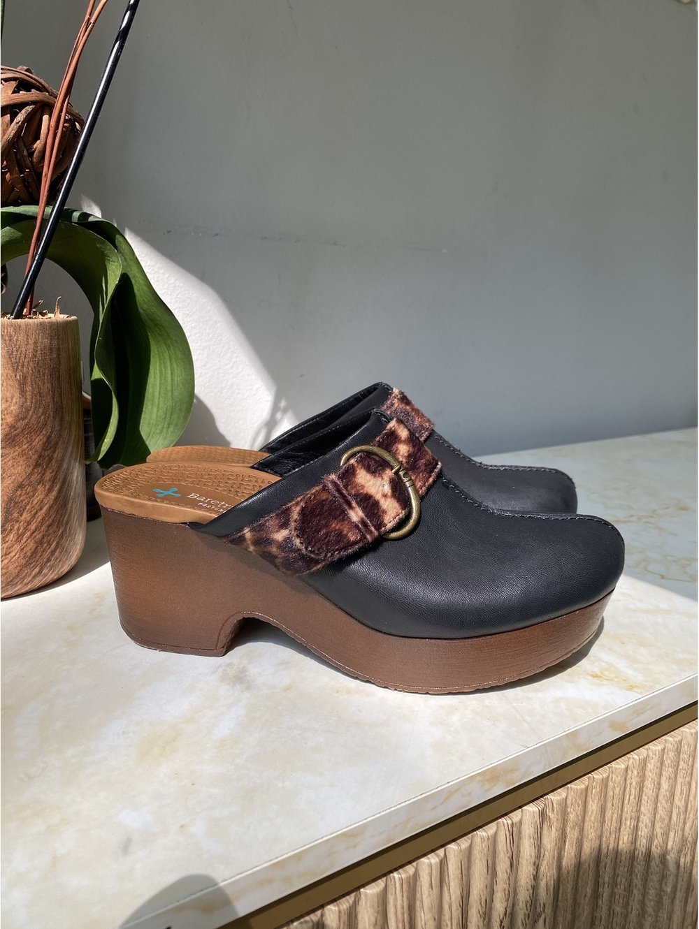 Baretraps Belita Posture Plus Black Leopard Strap Clogs 7.5M